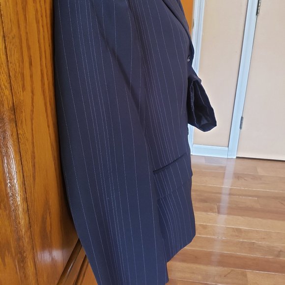Tahari Petite Pinstripe Suit Jacket! - Picture 3 of 7